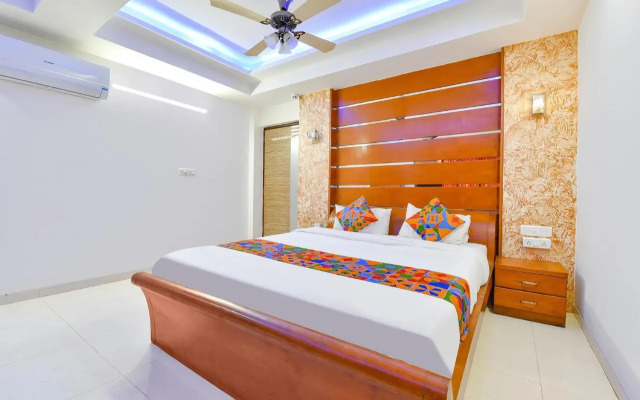 Fabhotel Raj Ratna