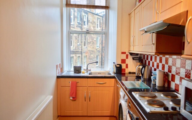 1 Bedroom Flat With Box Room In Edinburgh