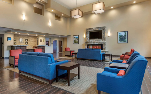 Comfort Inn & Suites Near Mt. Rushmore