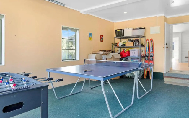 Kiwi Kuta with direct beach access - Matarangi Holiday Home