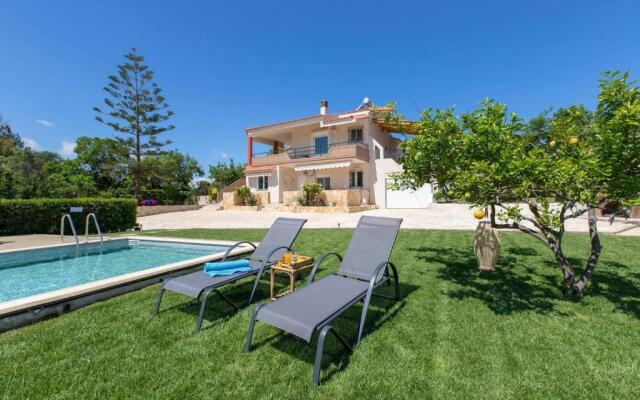 Villa Apella ✩ Private Yard & Pool ✩ 8 Guests