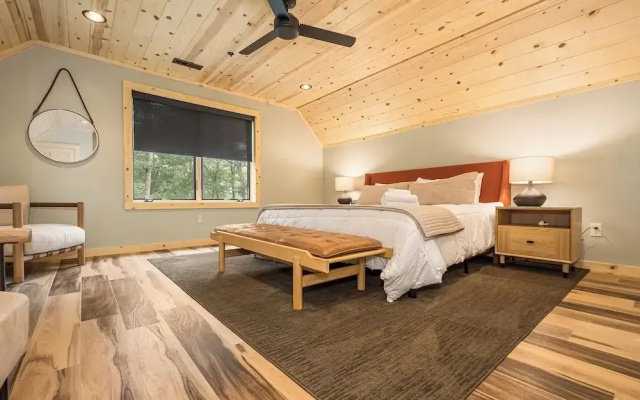 Black Diamond Lodge by Taylor Made Deep Creek