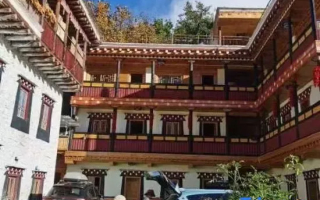 Banshan Yue Yi Lu Road Lihua Homestay (Zhonglu Tibetan Village)