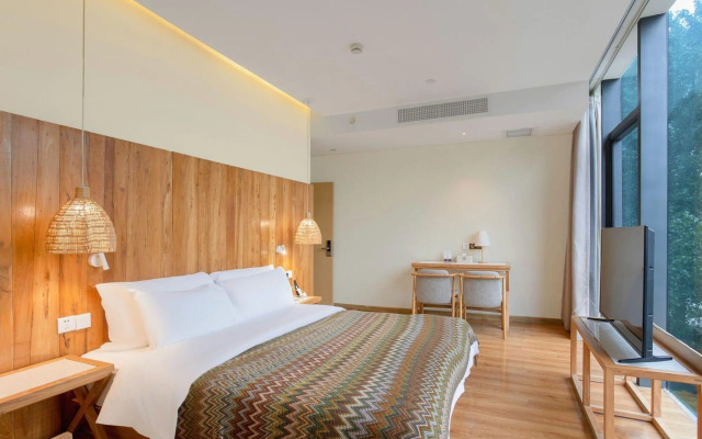 Jue Hotel (Greenbelt Window of Zhengzhou High-speed Railway East Station)