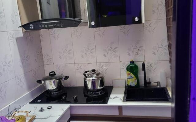 Julaz Apartment & Lounge
