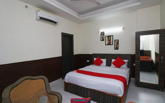 The Classic By OYO Rooms