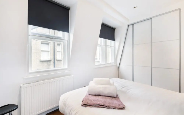 Stylish 2BR 2BA by the Heart of Soho