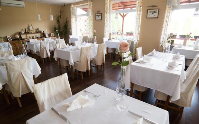 Bonne Chance Restaurant and Hotel