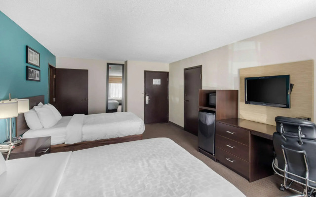 Clarion Inn & Suites DFW North