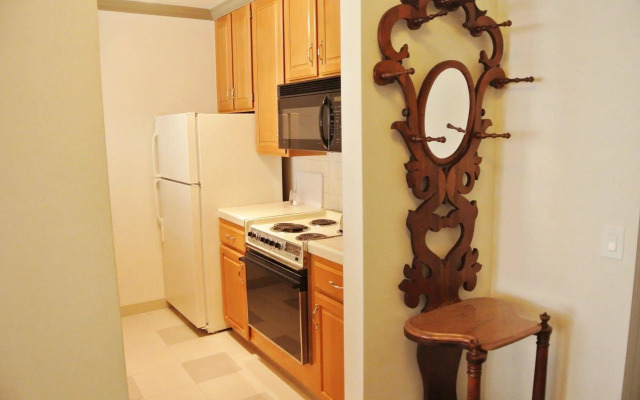 Cow Hollow Suites