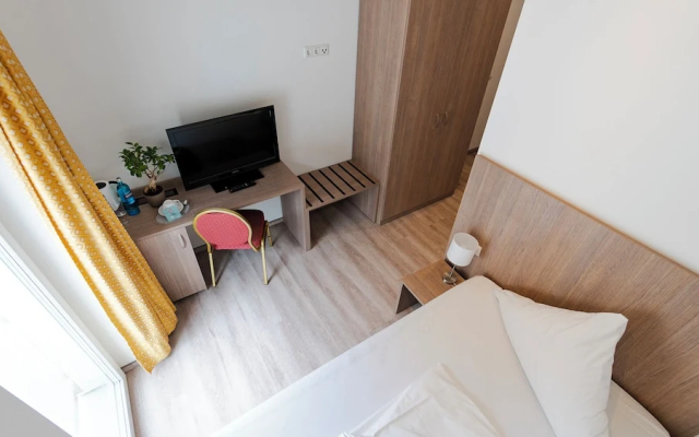 Henrys Sleeping Buttenwiesen