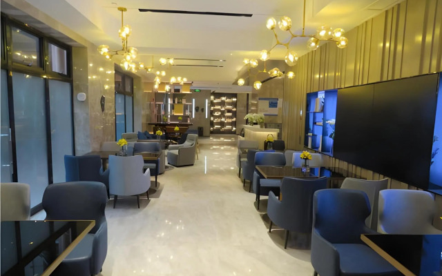 Echarm Hotel (Nanchang Bayi Square Subway Station Wushang MALL)