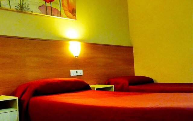 Hostal Drassanes