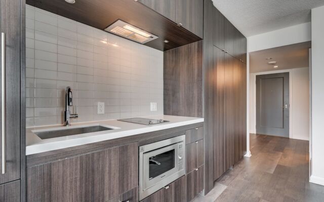 Amazing Suites In Yorkville