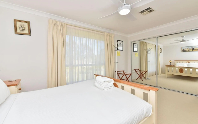 Noble Willow Estate Lovedale. Super Spacious, with views and pool