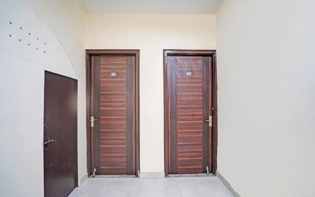 Fabhotel Comfort Inn