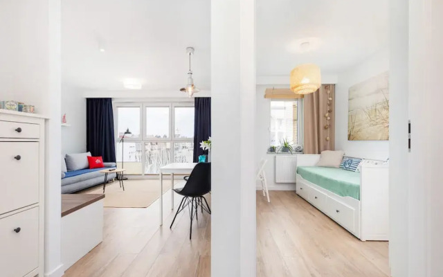 Marine Apartment 9B by Renters