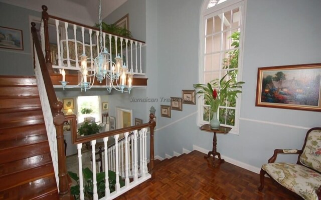 Stoneaway, 6BR by Jamaican Treasures