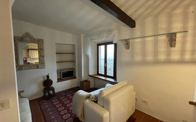 Stunning View, 2-bed Apt in Barga, Lucca,tuscany