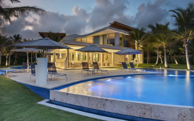 Exquisite Villa w Stunning Ocean Views Gym Golf
