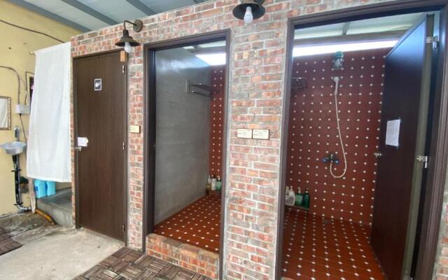 82G Backpacker Inn