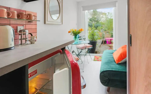 Tiny House, Brighton With Parking