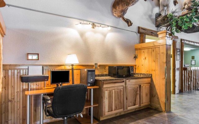 Antler Lodge - Gardiner MT