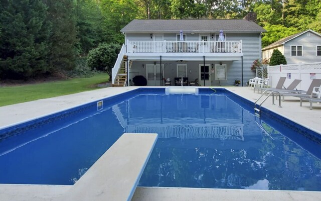 Immaculate Suwanee House w/ Pool & Game Room!