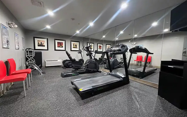 Hawthorn Extended Stay by Wyndham Bedford / Dallas