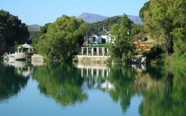 Rural Apartments Overlooking the Lake