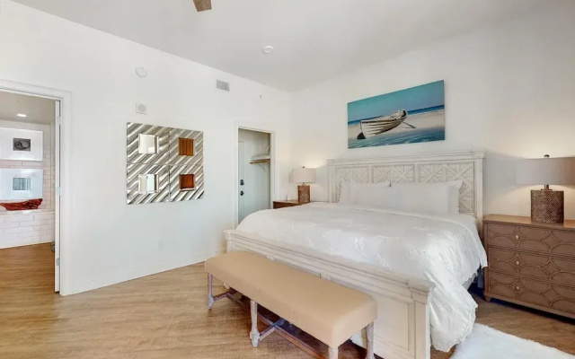 Vista Del Mar 305