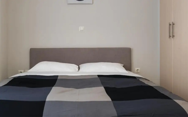 Elise Apartment Airport  by Airstay