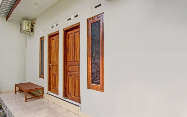 OYO 92521 Guest House Inayah Syariah