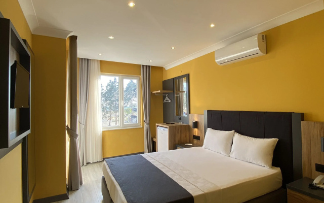 Roy Otel Akçay