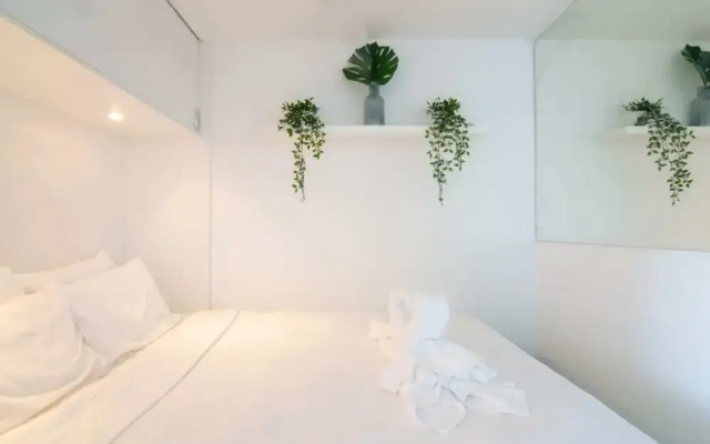 Bright 1 Bedroom Studio With Amazing City Views