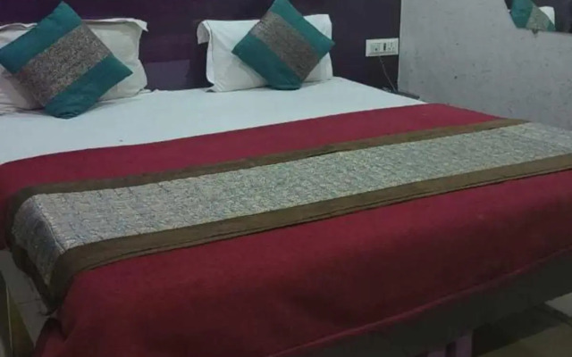 OYO Flagship 70036 Hotel Small Town