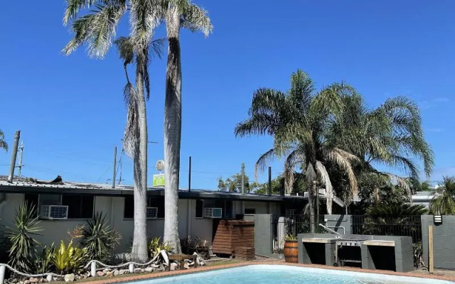 Nightcap at Queens Beach Hotel