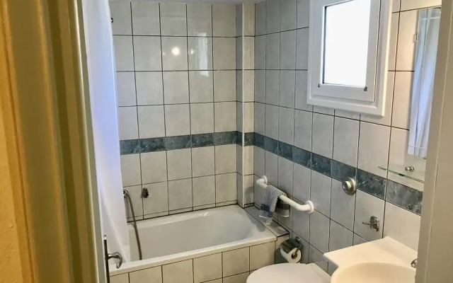 Adonis Hotel
