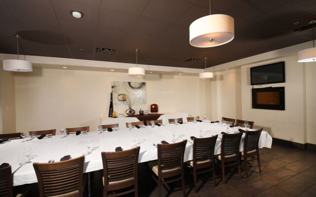 Holiday Inn & Suites Windsor Ambassador Bridge by IHG
