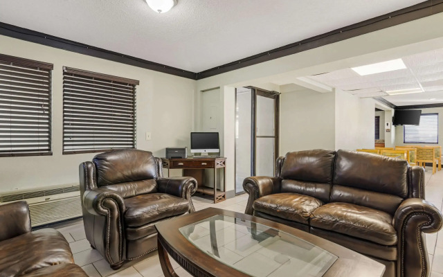 Quality Inn & Suites Morrow Atlanta South