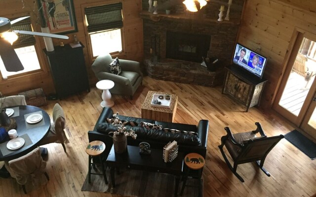 Wolf`s Den-minutes to Blue Ridge