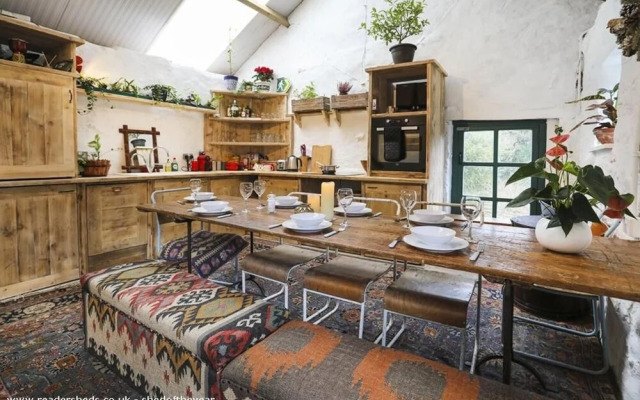 Hapus Yurt - Two Beautiful Yurts and Barn Cottage