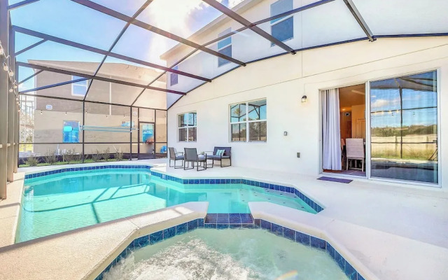 UpstaySleeps20ThemeRoomsPoolHotTubTheatr