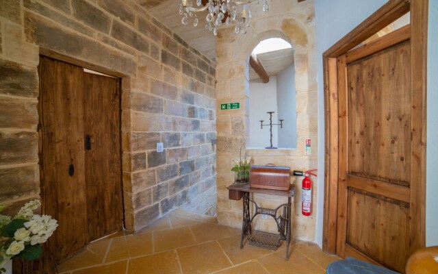 Village Knights Accommodation