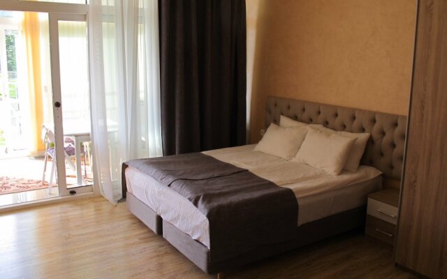 Na Bulvare Nadezhd 4/3 Apartments