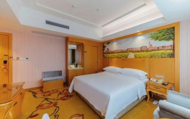 Vienna Hotel (Bolo West Bus Station)