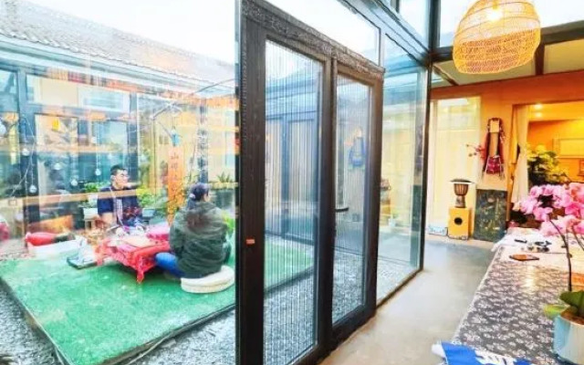 Chun Ge's yard