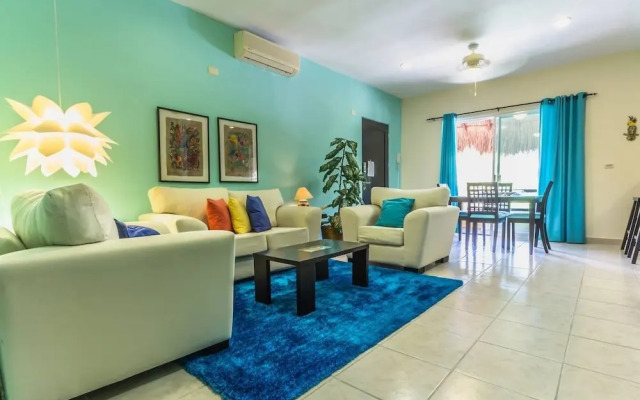 2 BR, Best Downtown Location, Sleeps 6!