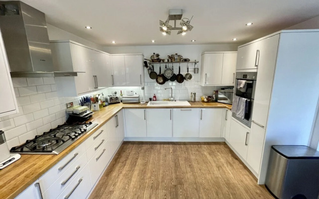 Large Family Home With Stunning City Views