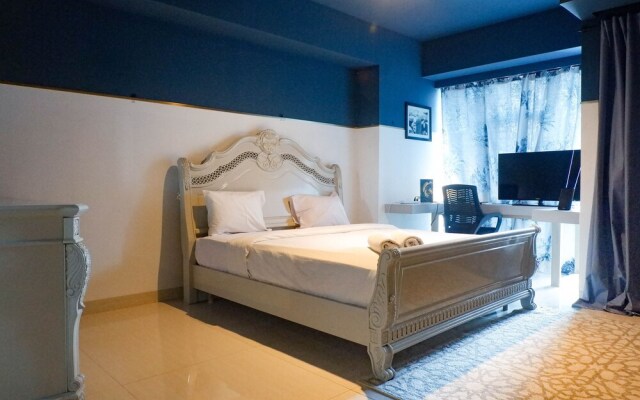 Luxurious Studio Apartment At La Riz Supermall Mansion